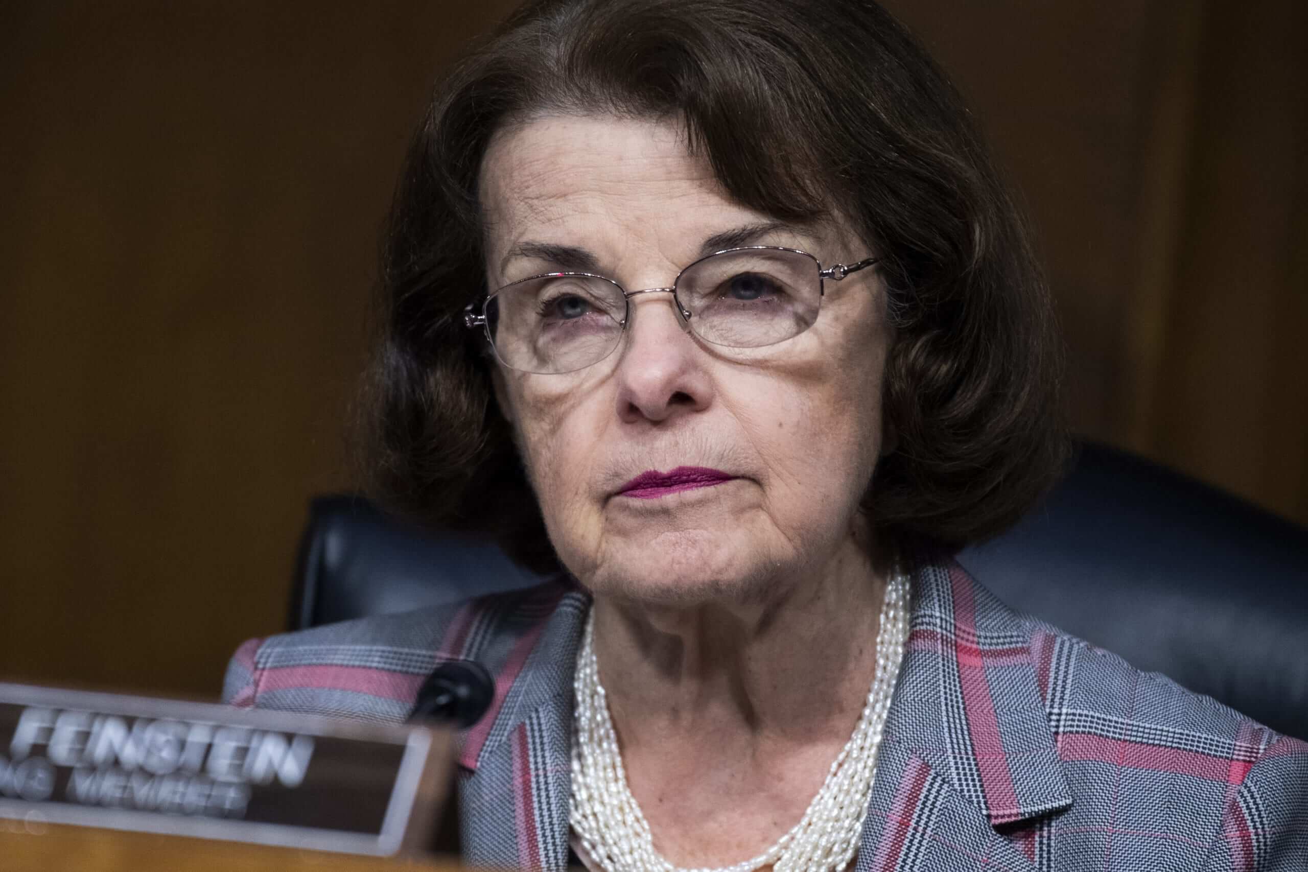 House Democrats Call for Feinstein's Resignation