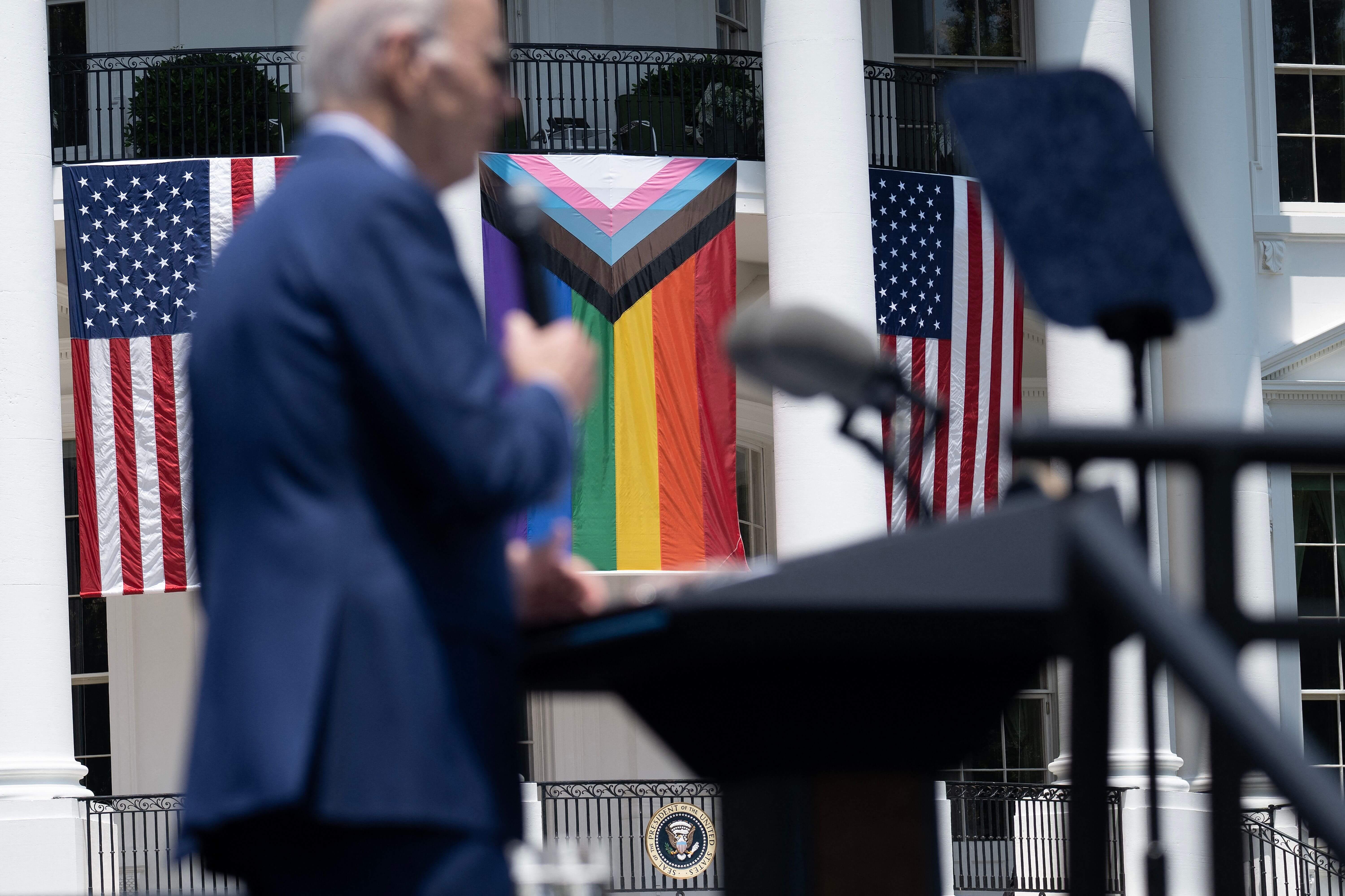 Senate Democrats Shoot Down GOP Amendment to Fly Only the American Flag Over Government Buildings